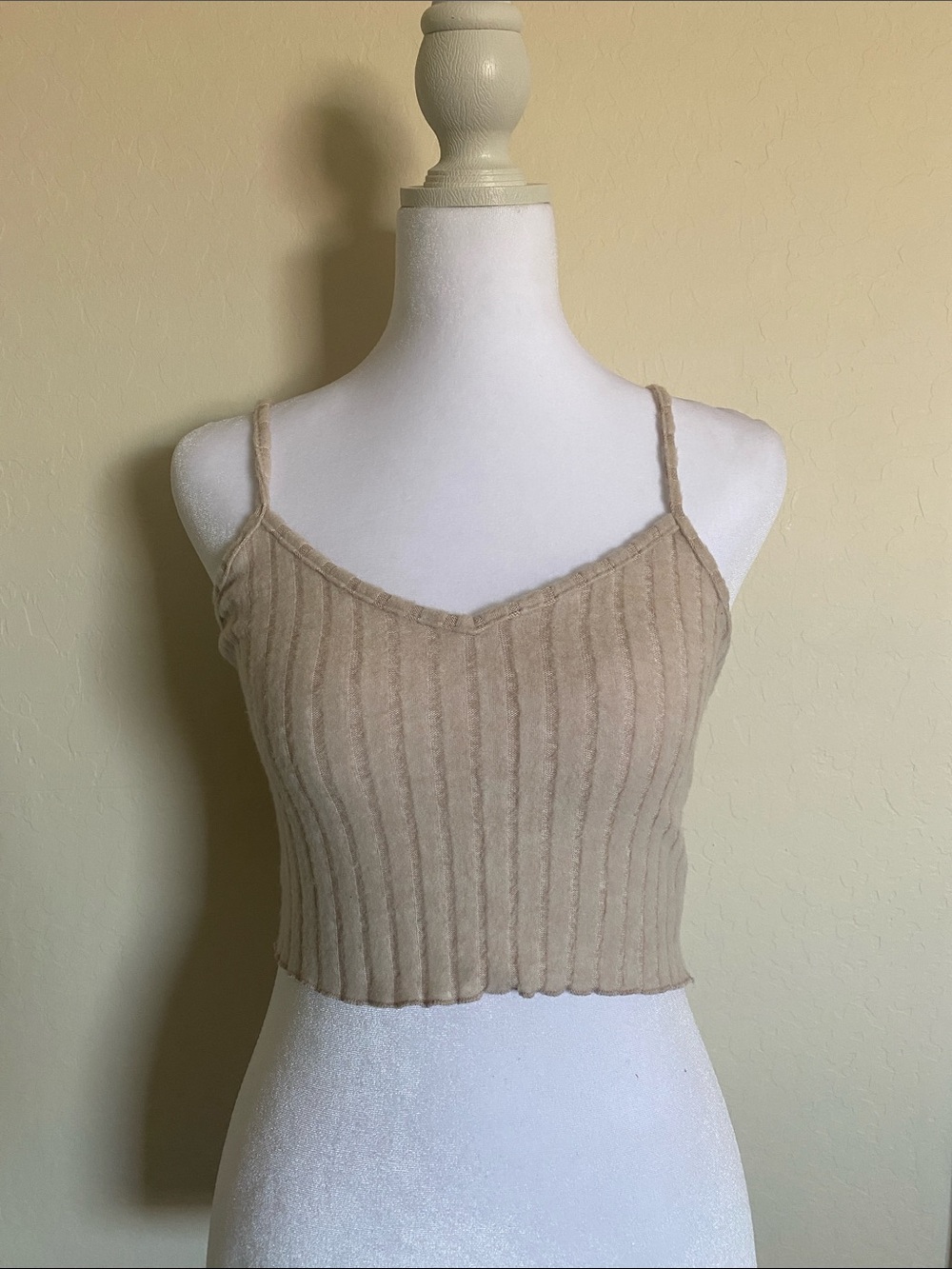 Junior’s Beige Ribbed Crop Top